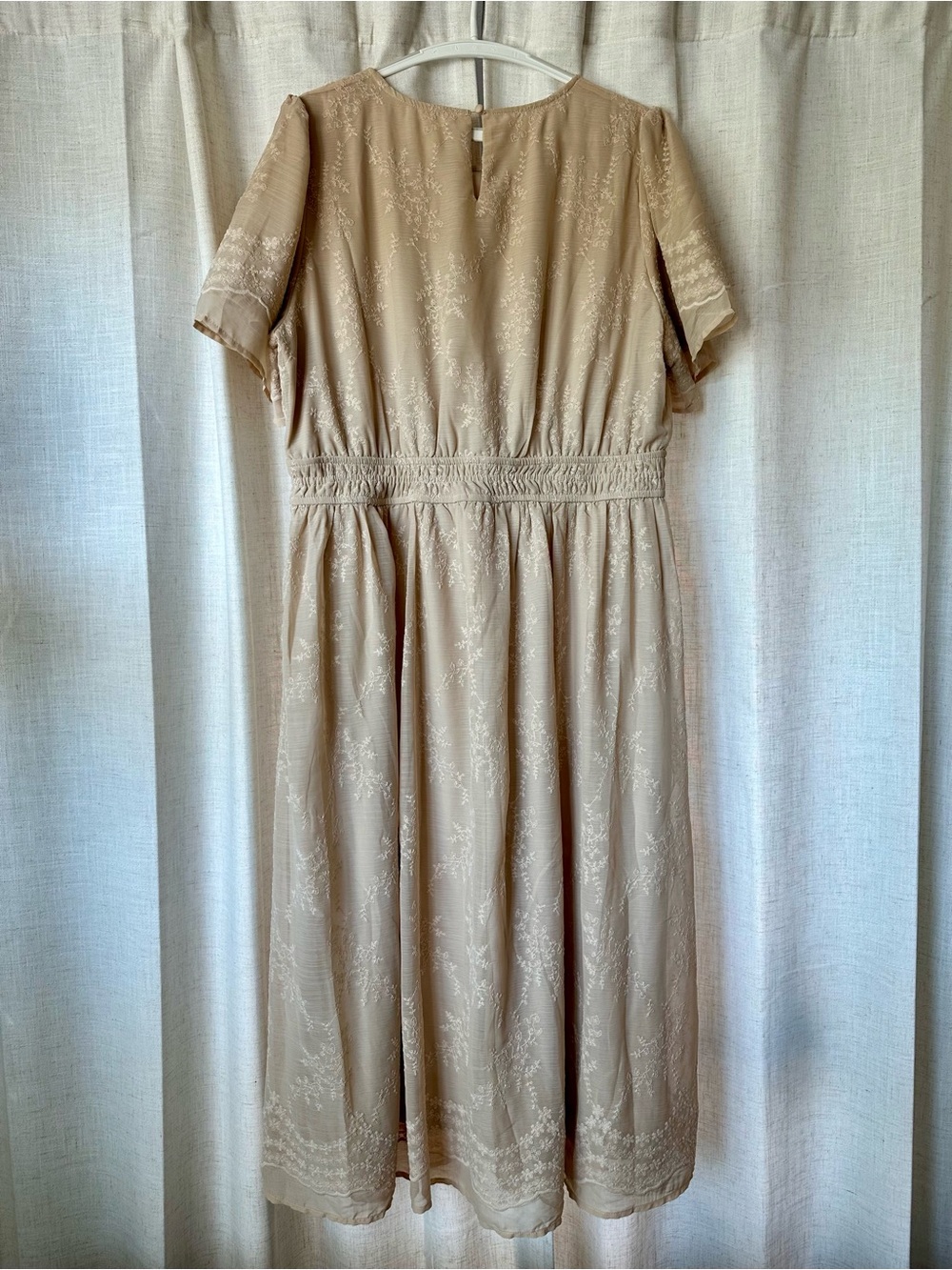 XL NWT 'Cecilia' Embroidered Chiffon Midi Dress in Champagne - Picture 3 of 7